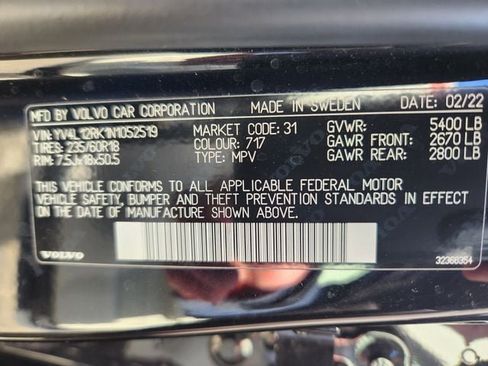 Certified 2022 Volvo XC60 B5 Momentum image 27