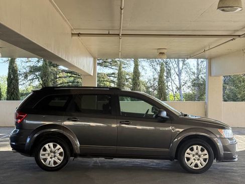 Used 2015 Dodge Journey SE w/ Flexible Seating Group image 5