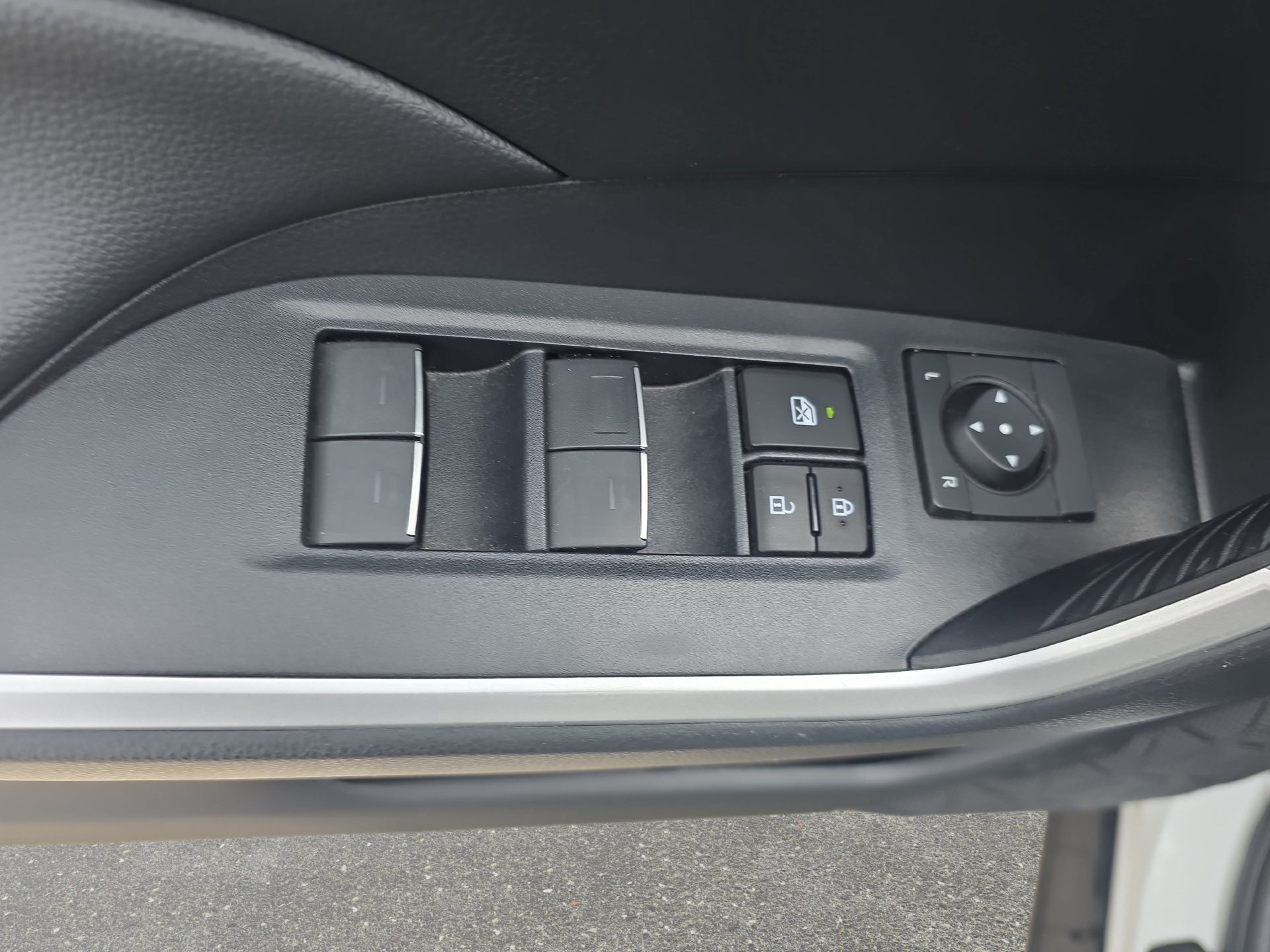 Used 2023 Toyota RAV4 XLE w/ Convenience Package FWD image 27