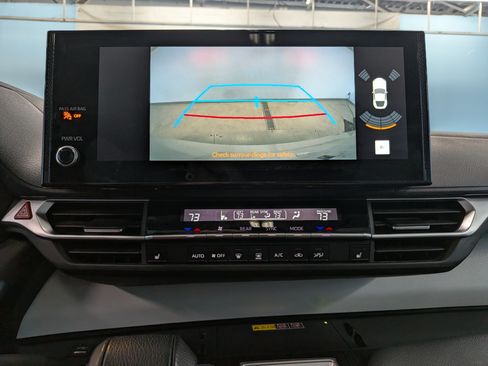 Certified 2025 Toyota Sienna XLE FWD image 26