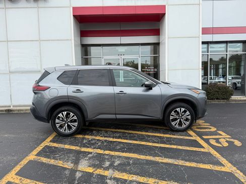 Used 2023 Nissan Rogue SV FWD image 4