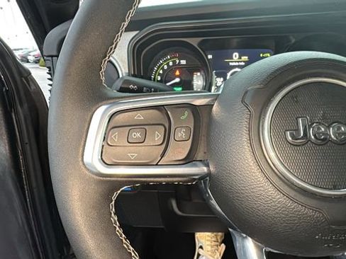 Used 2025 Jeep Wrangler Unlimited Sahara w/ Safety Group image 17