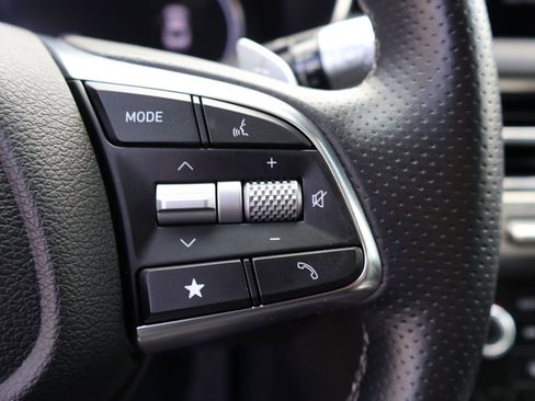 Used 2025 Genesis G70 2.5T image 42