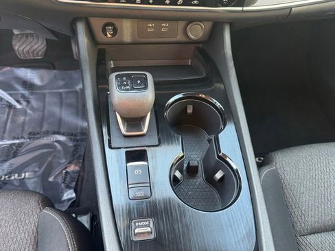Used 2024 Nissan Rogue SV FWD image 31