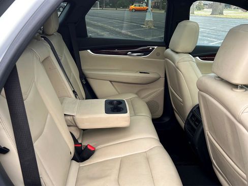 Used 2017 Cadillac XT5 Luxury w/ Driver Awareness Package image 10