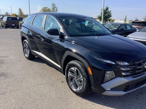 New 2026 Hyundai Tucson Blue SE image 3