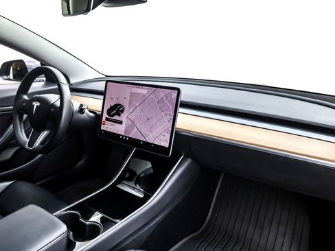 Used 2019 Tesla Model 3 Standard Range Plus image 16