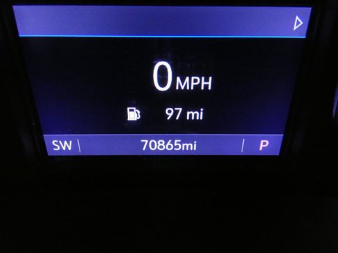 Used 2021 Buick Enclave Essence FWD image 19