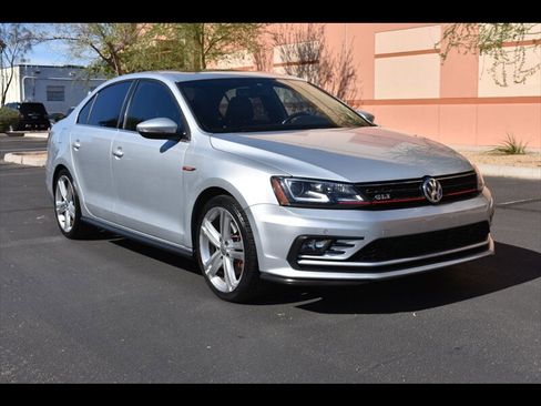 Used 2016 Volkswagen Jetta GLI SEL FWD image 2