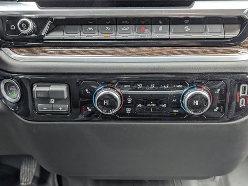 New 2026 GMC Sierra 1500 SLE image 25