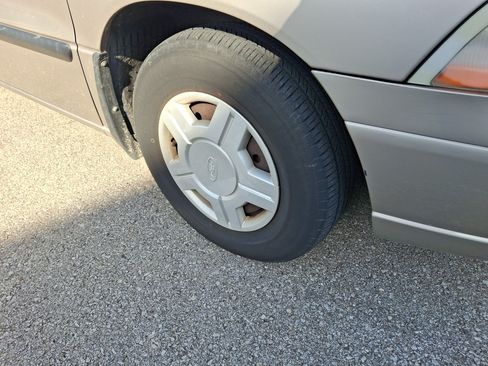 Used 2003 Ford Windstar LX FWD image 10