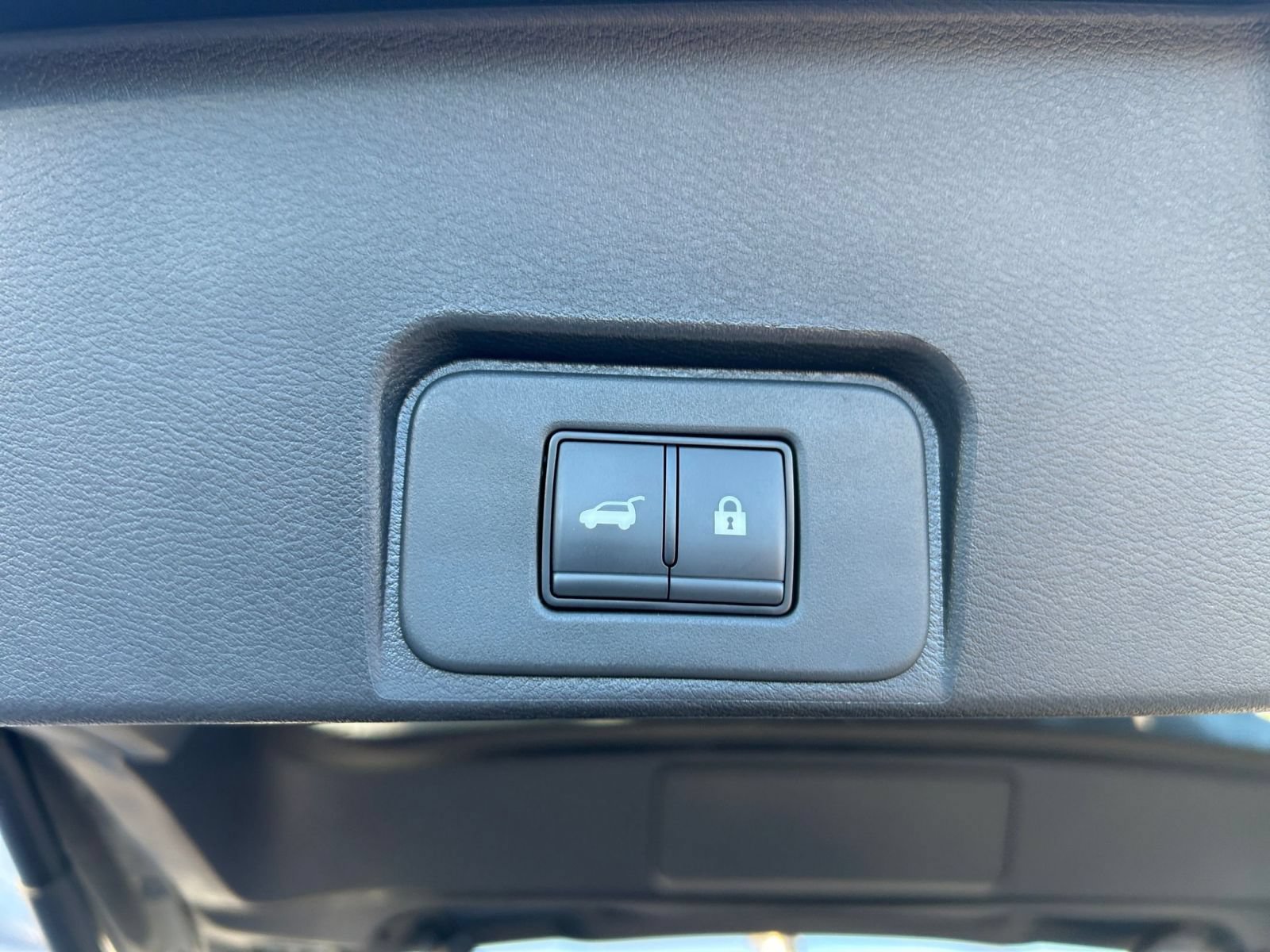 Used 2026 Nissan Rogue SV AWD/4WD image 19