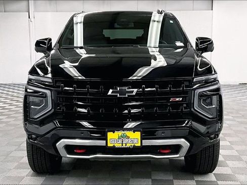 Used 2025 Chevrolet Suburban Z71 image 4