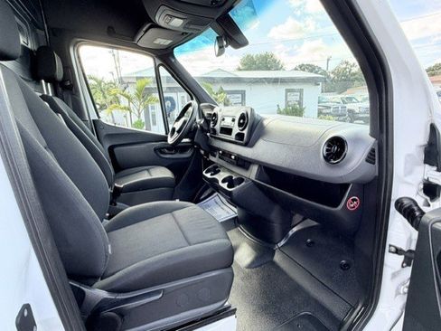Used 2019 Freightliner Sprinter 2500 RWD image 16