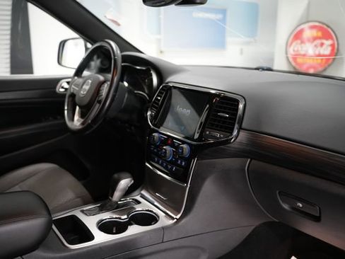 Used 2020 Jeep Grand Cherokee Laredo w/ Security & Convenience Group AWD/4WD image 21