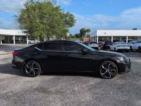 Certified 2023 Nissan Altima 2.5 SR w/ SR Premium Package FWD image 3