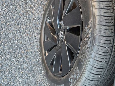 Used 2024 Volkswagen Atlas SE FWD image 13