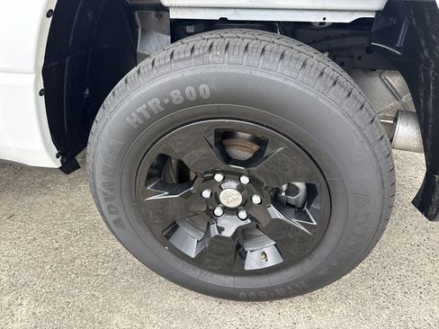 Used 2023 RAM 1500 Big Horn AWD/4WD image 18