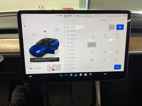 Used 2024 Tesla Model Y Long Range AWD/4WD image 28