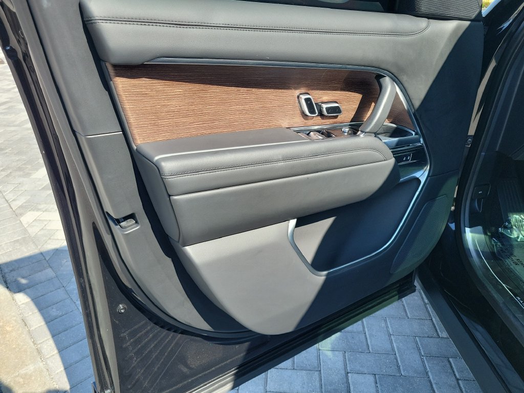 Certified 2025 Land Rover Range Rover SE AWD/4WD image 23