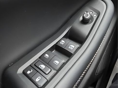 Used 2023 Jeep Grand Cherokee Limited AWD/4WD image 22