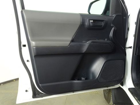 Used 2019 Toyota Tacoma SR w/ SX Package image 15