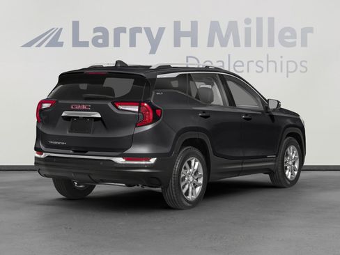 Used 2024 GMC Terrain AT4 AWD/4WD image 2