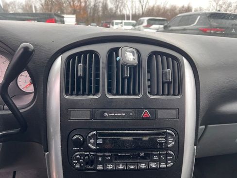 Used 2007 Chrysler Town & Country Touring image 14