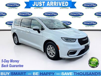 Used 2023 Chrysler Pacifica Touring-L