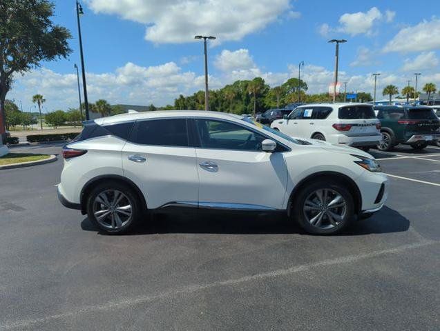 Certified 2019 Nissan Murano Platinum w/ Cargo Package AWD/4WD image 3