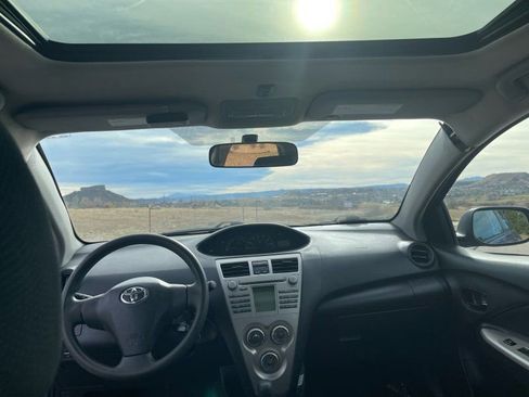 Used 2010 Toyota Yaris L image 20