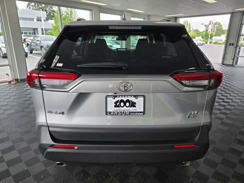 Used 2025 Toyota RAV4 XLE w/ Convenience Package AWD/4WD image 4