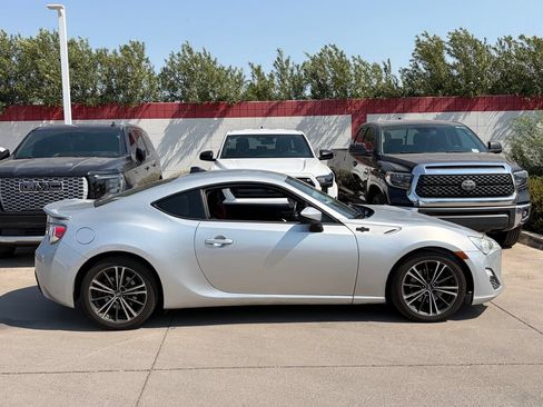 Used 2014 Scion FR-S RWD image 2