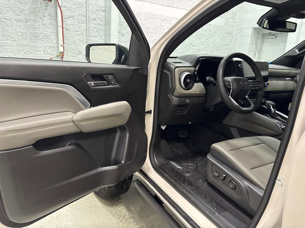 New 2026 Chevrolet Colorado ZR2 w/ Technology Package AWD/4WD image 15