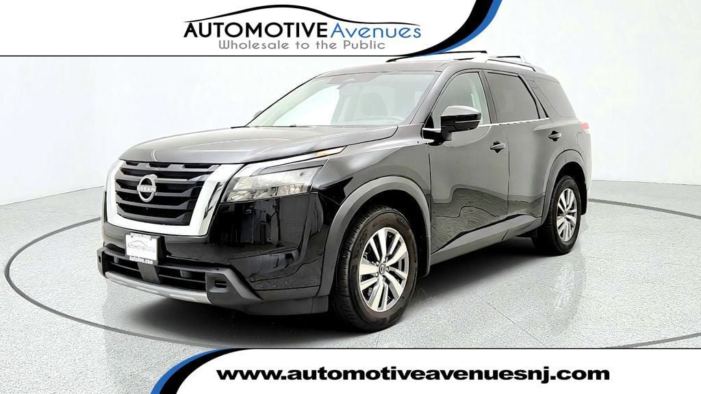 Used 2025 Nissan Pathfinder SL AWD/4WD image 1