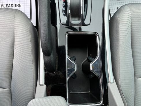 Used 2017 Honda Accord LX image 17