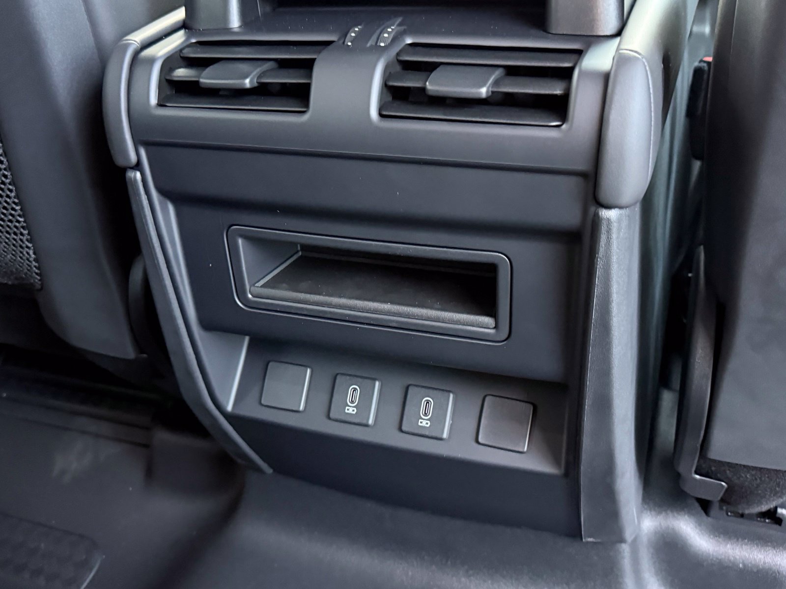 New 2026 Land Rover Defender 110 X-Dynamic SE AWD/4WD image 17