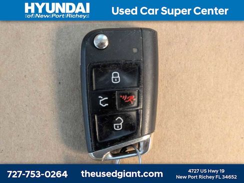 Used 2021 Volkswagen Tiguan SE w/ Panoramic Sunroof Package image 38