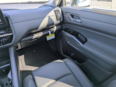 New 2026 Nissan Pathfinder SL AWD/4WD image 17