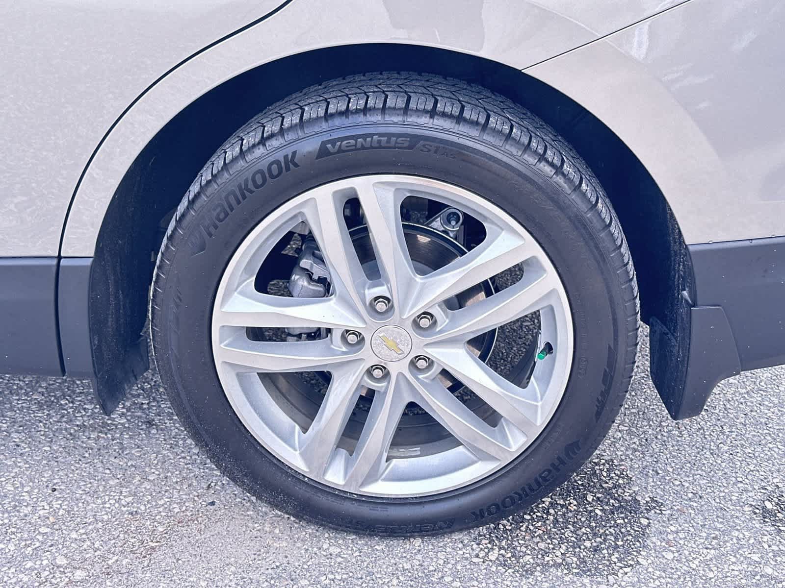 Used 2018 Chevrolet Equinox Premier FWD image 12