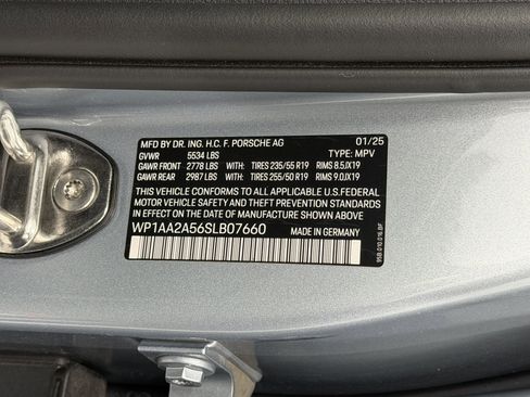 Certified 2025 Porsche Macan image 56