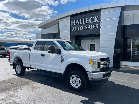 Used 2017 Ford F250 XLT w/ Snow Plow Prep Package image 9