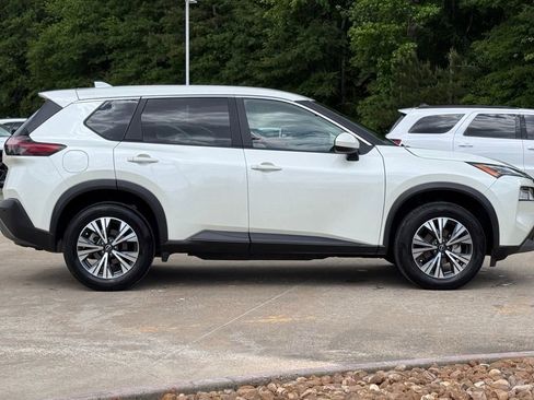 Used 2023 Nissan Rogue SV image 10