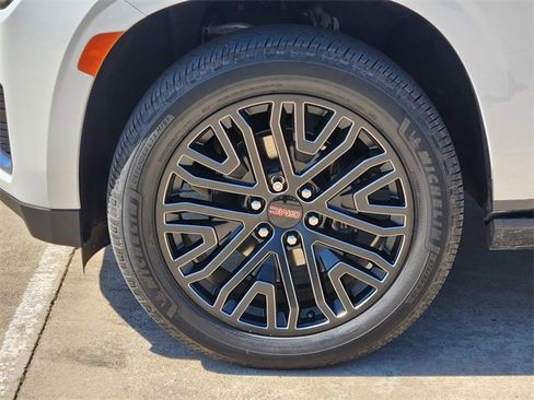 Used 2022 GMC Yukon Denali w/ Denali Premium Package image 10