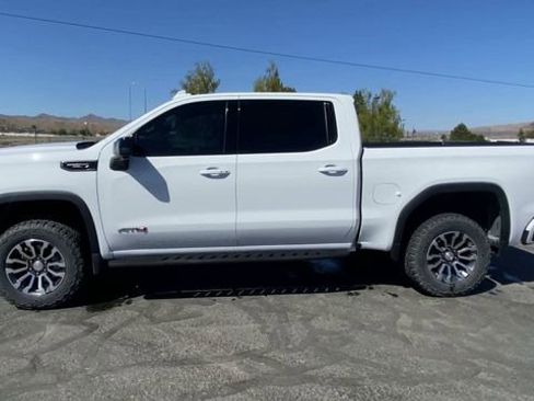 Used 2022 GMC Sierra 1500 AT4 w/ AT4 Premium Package AWD/4WD image 5