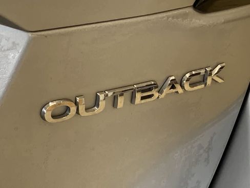 Used 2021 Subaru Outback Limited image 12