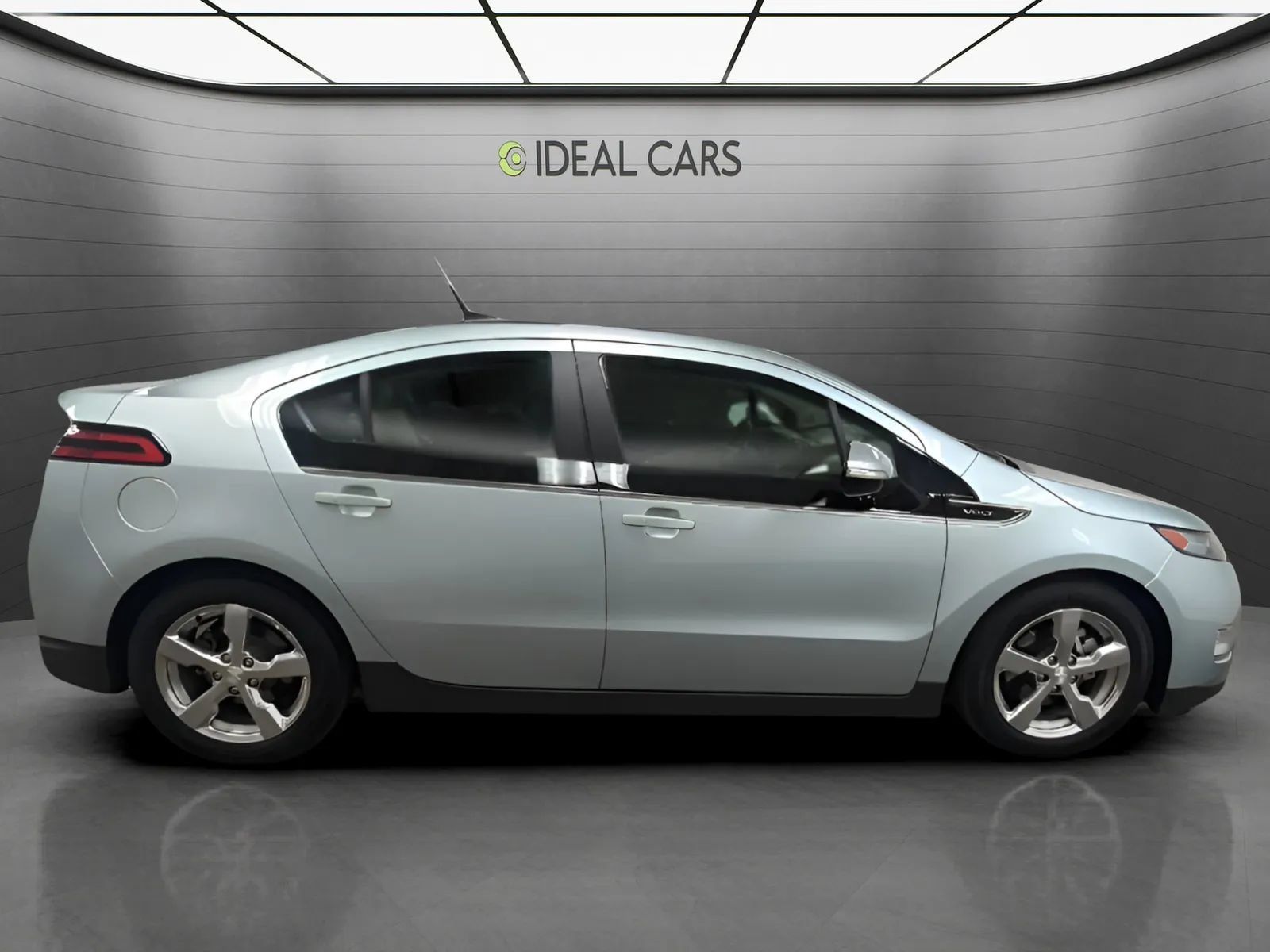 Used 2012 Chevrolet Volt Premium w/ Premium Trim Package FWD image 3