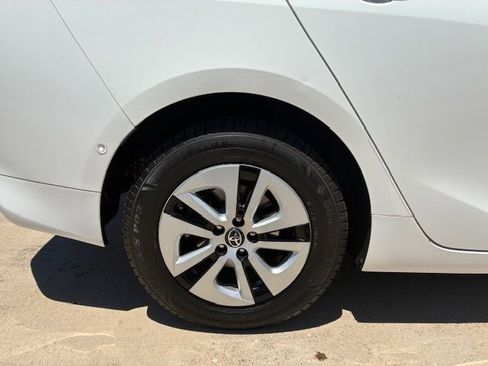 Used 2018 Toyota Prius Four Touring image 9