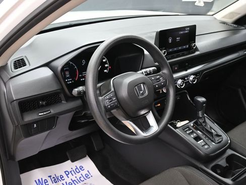 Used 2025 Honda CR-V EX image 18