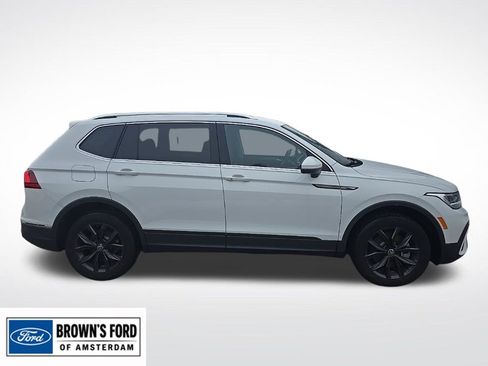 Used 2024 Volkswagen Tiguan SE AWD/4WD image 17